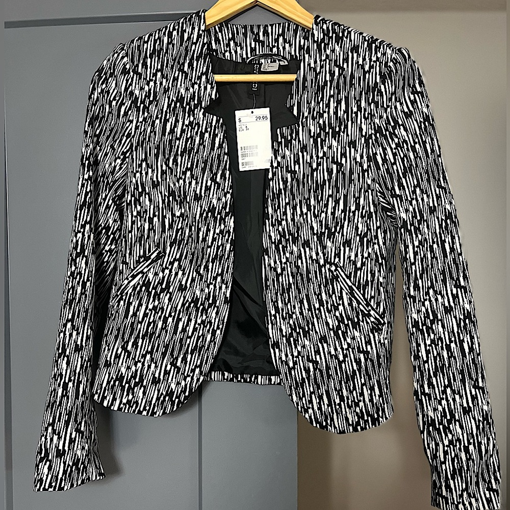 BLACK & WHITE H&M BLAZER - NEW WITH TAGS
